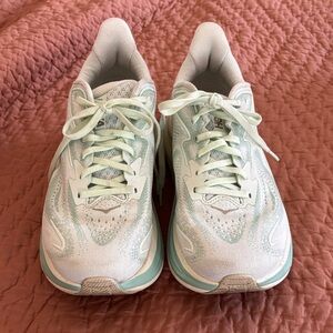 Hoka Clifton 10 Athletic Shoes